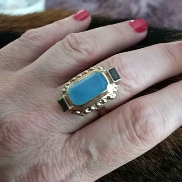 Gold Ring - Picture 2 of 4